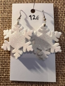 Valkoiset lumihiutaleet kimallesoftiksesta