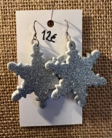 Hopeiset lumihiutaleet kimallesoftiksesta