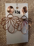 Kullan väriset kukkakorvikset